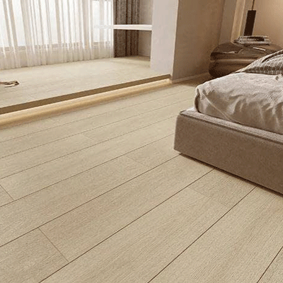 Suelo laminado instalado